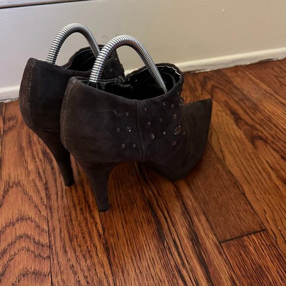 Kathy Van Zeeland Gray Faux Suede Embellished Ankle Booties Size 9M 4.2in Heel - Picture 15 of 16
